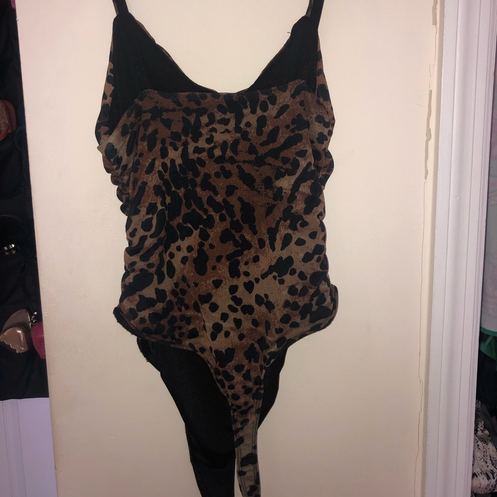 Leopard Ruched Bodysuit - Picture 3 of 4